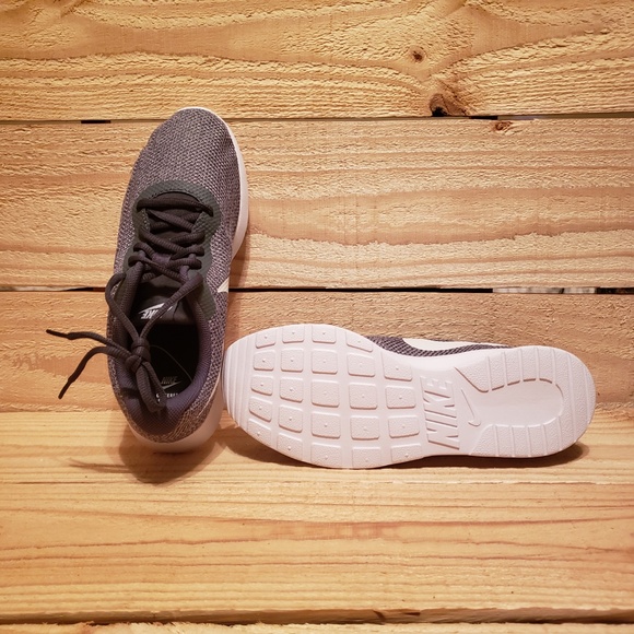 Nike Tanjun AR1903-001 SE Running Womens Shoes - Picture 5 of 5